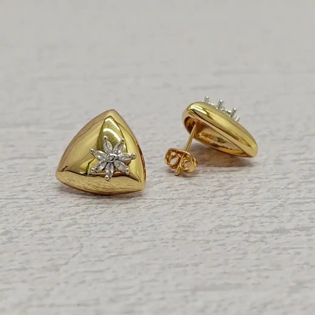 ARETE TRIANGULO CON FLOR EN EL CENTRO