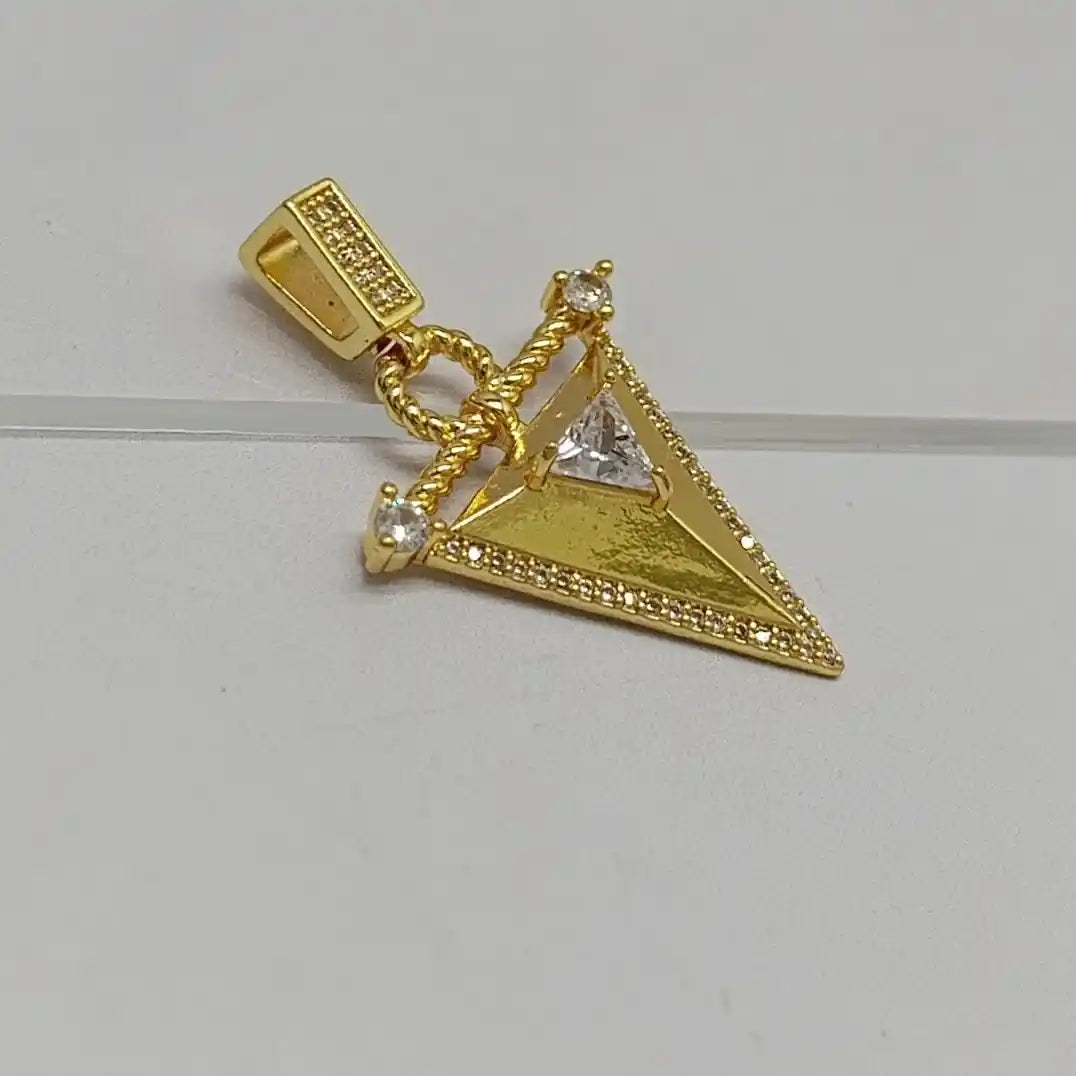 DIJE TRIANGULO CON CIRCÓN Y MICROCIRCONES