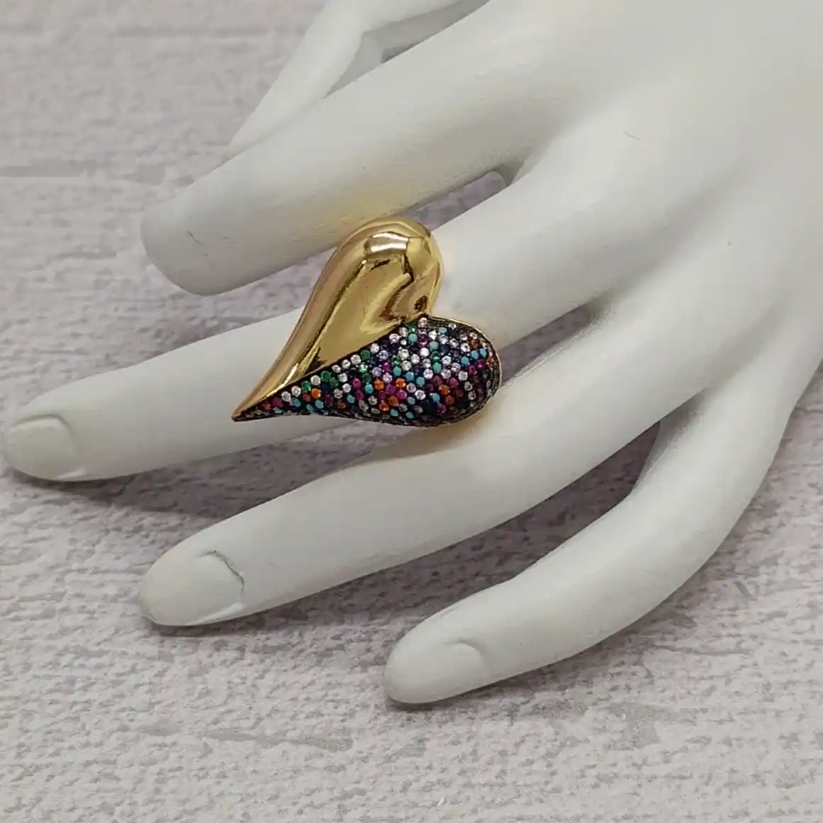 ANILLO CORAZÓN MITAD CON MICROCIRCONES DE COLORES