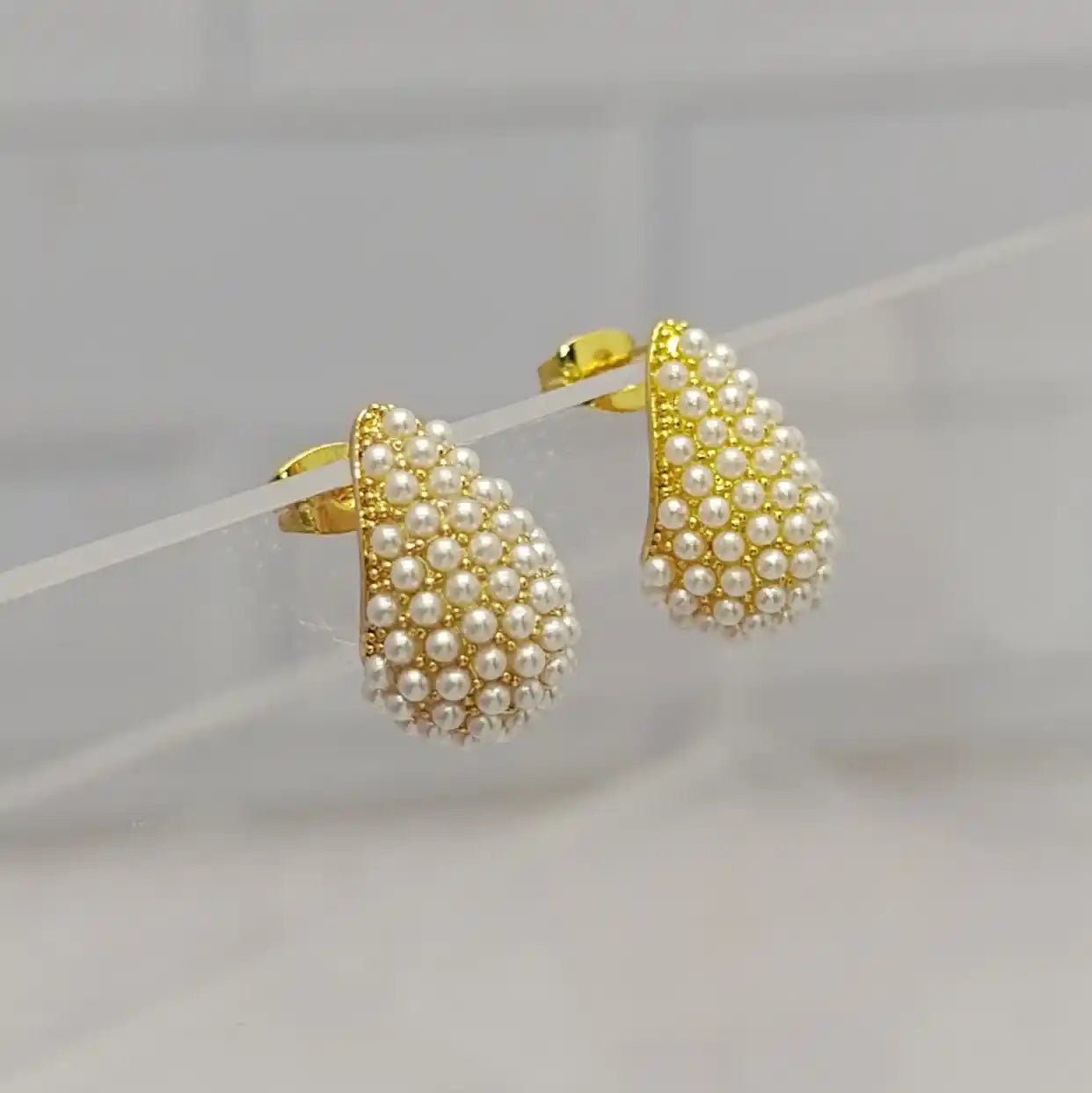 ARETE TIPO GOTA CON MICROPERLAS