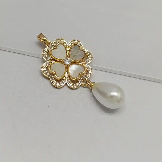 DIJE FLOR CON MICROCIRCONES Y PERLA
